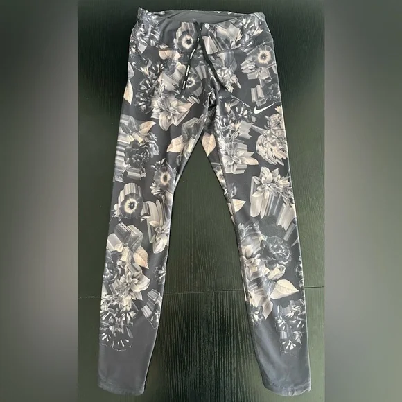 Nike Grey Floral and Blue Leggings - Picture 2 of 12